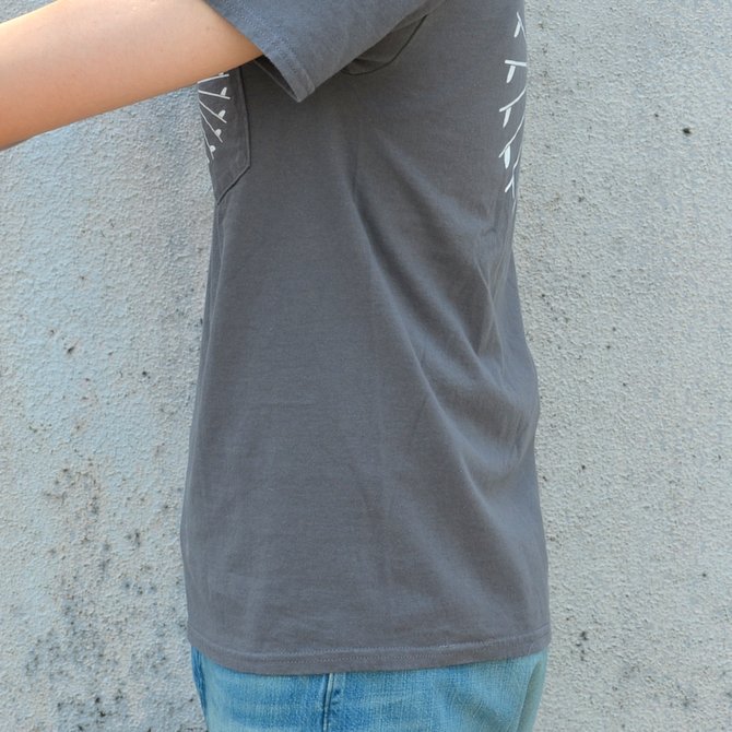 y30% off salezTHE DAY(UEfC) THE DAY(UEfC)/ON THE BEACH Pocket-T -CHARCOAL-(11)