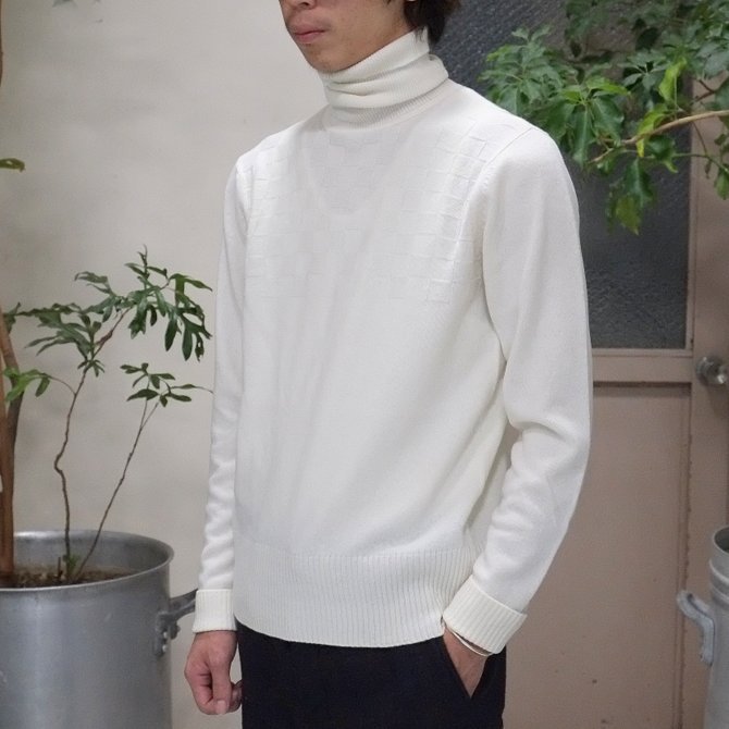 KENNETH FIELD (ケネスフィールド) ROLL NECK KNIT -WHITE-(1)