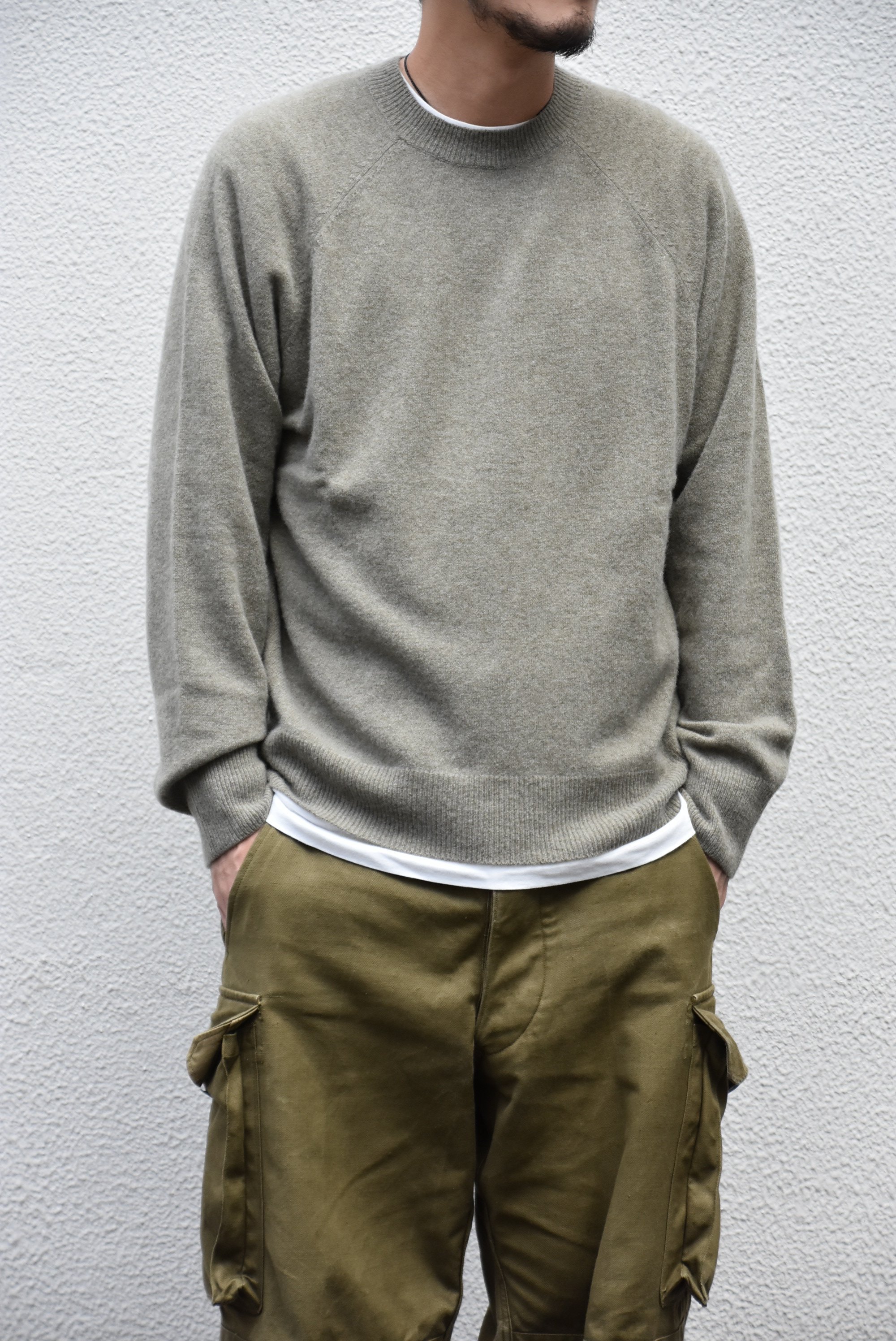 【2020】 Cristaseya(クリスタセヤ)/ CASHMERE&WOOL ROUND NECK RAGLAN SWEATER-KHAKI- #28KA-LK(1)