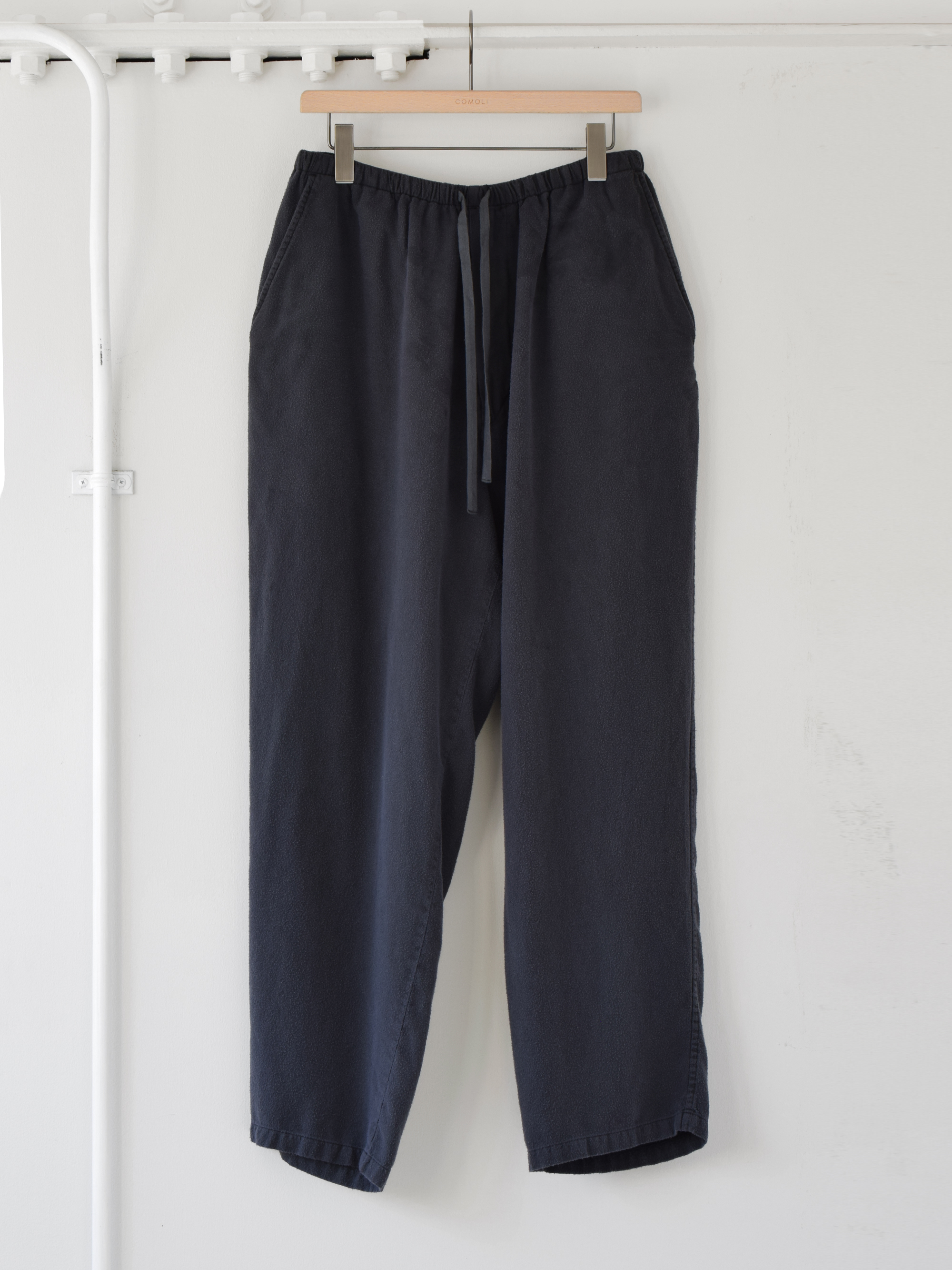 COMOLI (コモリ)/シルクネルドローストリングパンツ -FADE NAVY- #U03-03017(1)