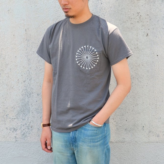 y30% off salezTHE DAY(UEfC) THE DAY(UEfC)/ON THE BEACH Pocket-T -CHARCOAL-(2)