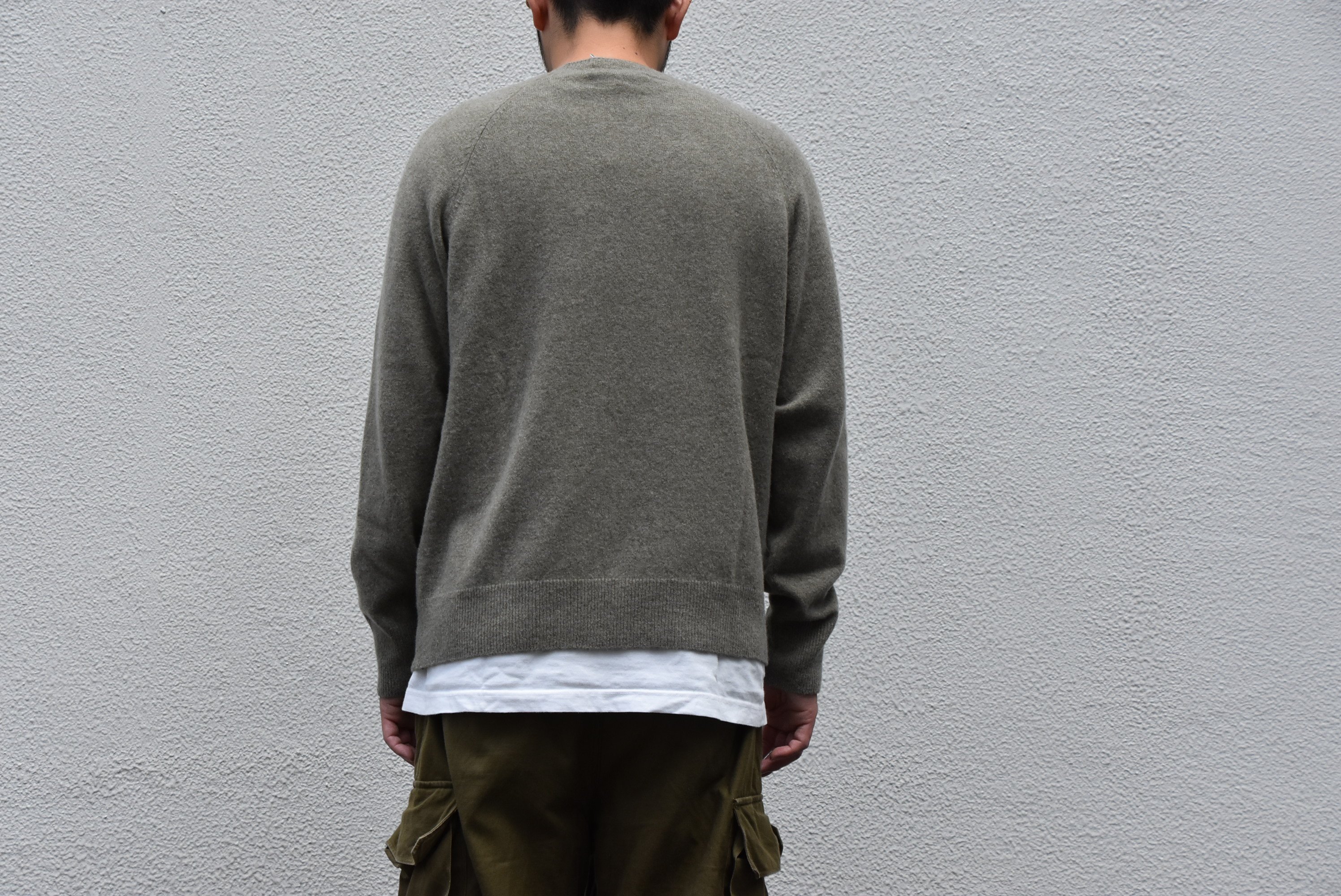 【2020】 Cristaseya(クリスタセヤ)/ CASHMERE&WOOL ROUND NECK RAGLAN SWEATER-KHAKI- #28KA-LK(4)