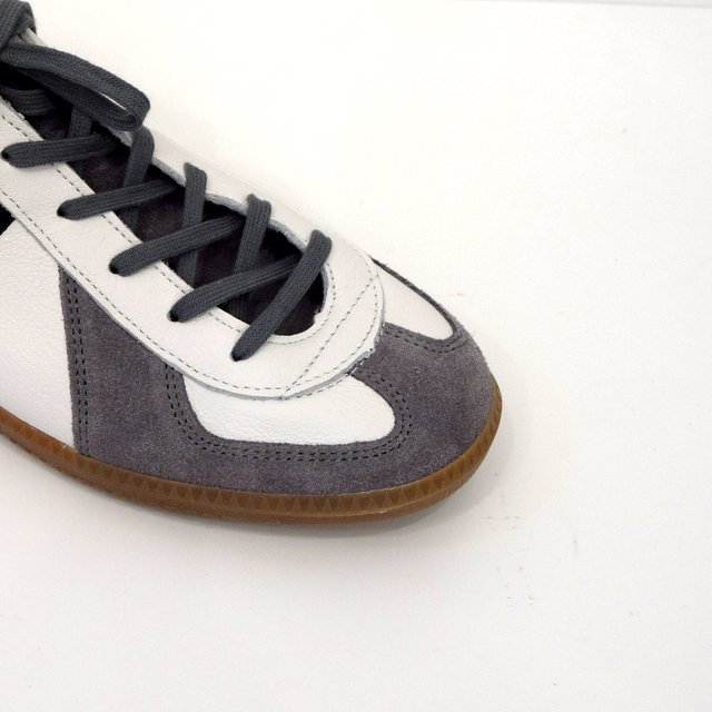 REPRODUCTION OF FOUND for Graphpaper GERMAN MILITARY TRAINER -WH×BLK- #GU201-90173(5)