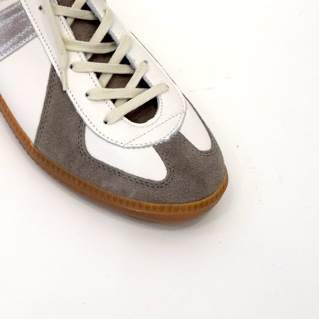 REPRODUCTION OF FOUND for Graphpaper GERMAN MILITARY TRAINER -WH×SIL- #GU201-90173(5)