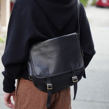 y25AWzCCU(V[V[[)/ FLAP SHOULDER BAG M -BLACK- #BG-30-C-COW-4