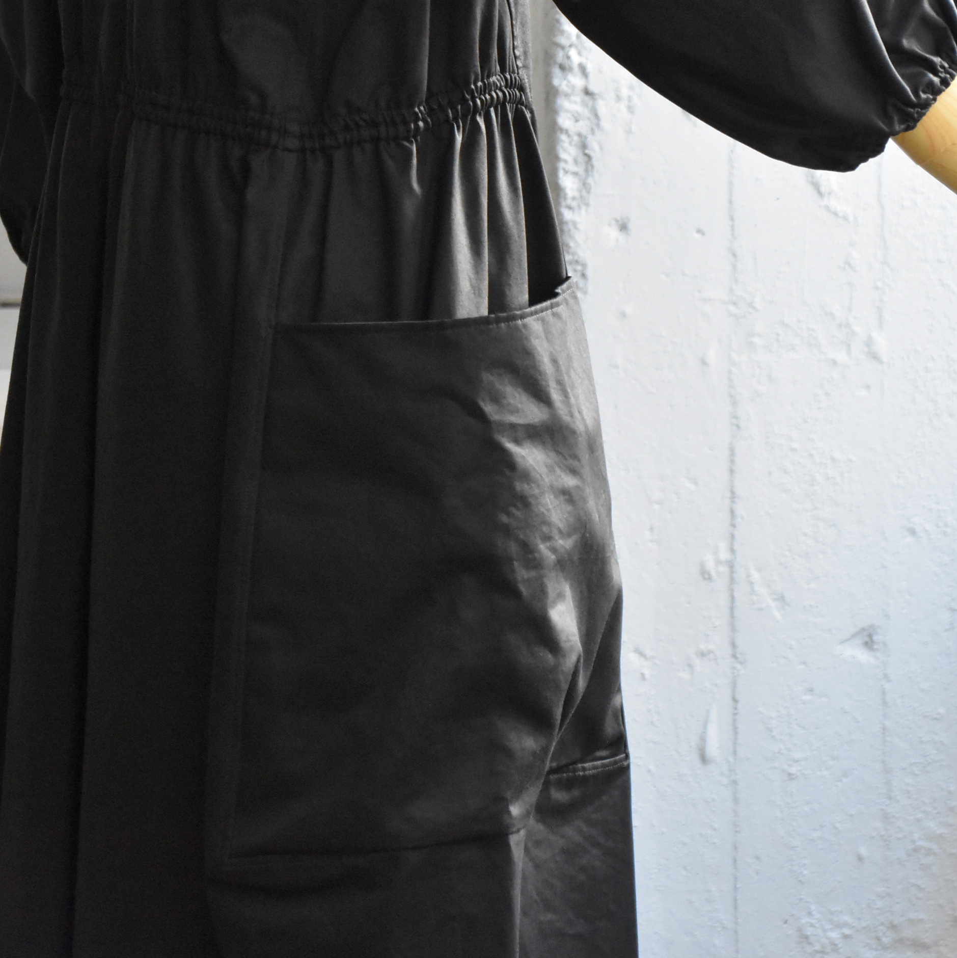 TENNE HANDCRAFTED MODERN(ƒeƒ“ ƒnƒ“ƒhƒNƒ‰ƒtƒeƒbƒhƒ‚ƒ_ƒ“) / VOLUME SLEEVE DRESS #0010-23FW-AA(10)
