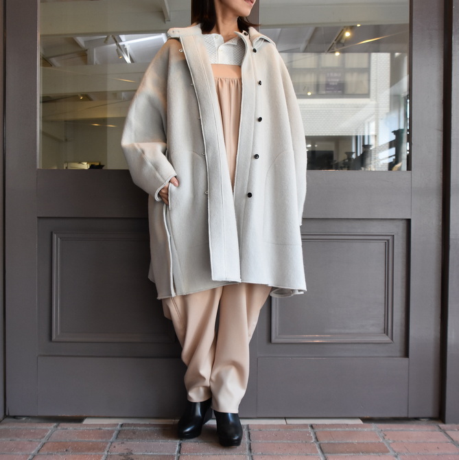 TENNE HANDCRAFTED MODERN(テン ハンドクラフテッドモダン) WOOL KNIT CAPE WITH HOOD(11)