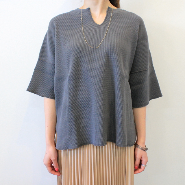 Graphpaper(グラフペーパー)【20 SS】Waffle S/S Slit Neck Tee(2色展開)_GL201-70130B【K】(1)