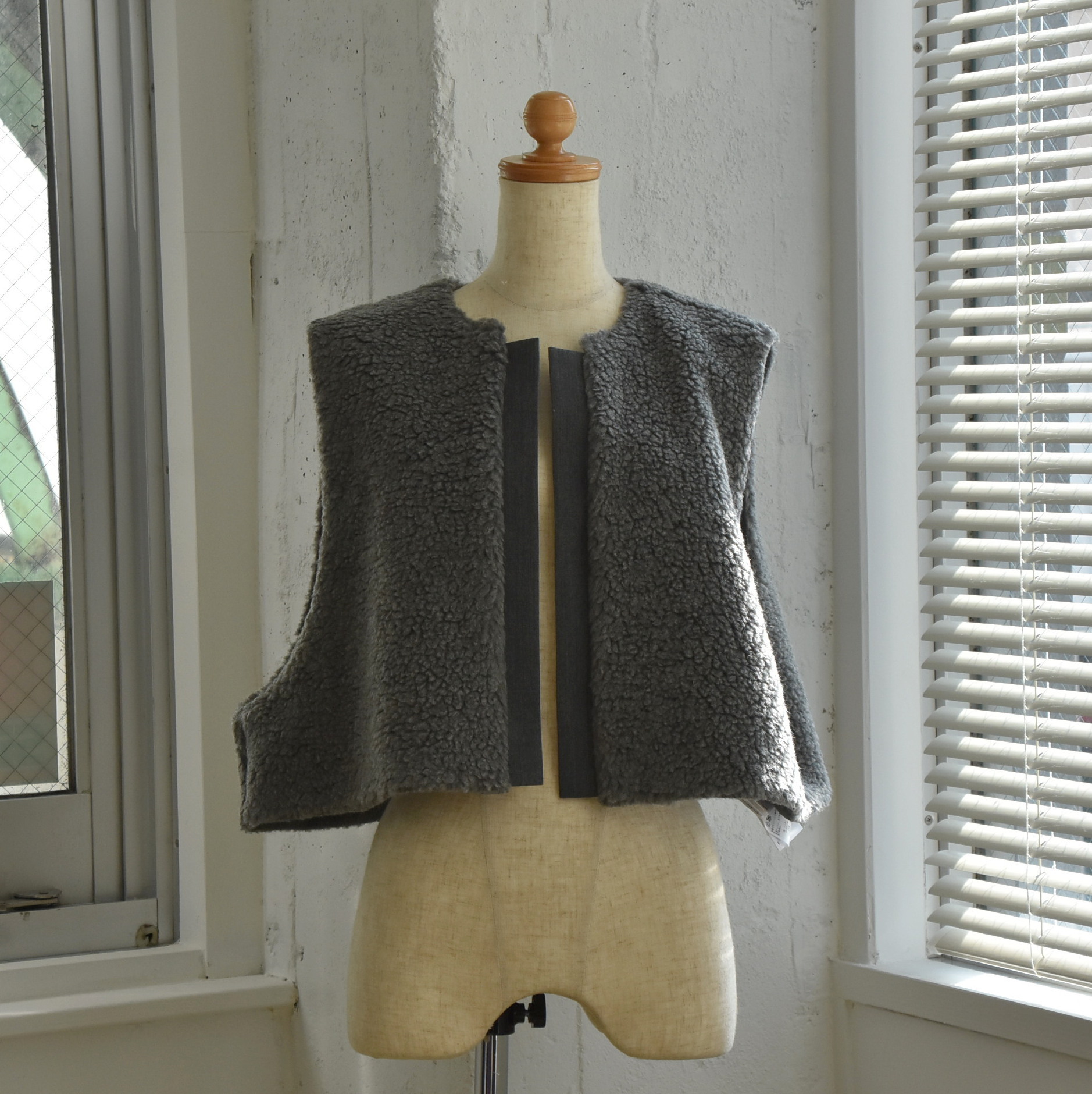 SACRA (ƒTƒNƒ‰) / POODLE FUR SHORT GILETy3F“WŠJz(1)