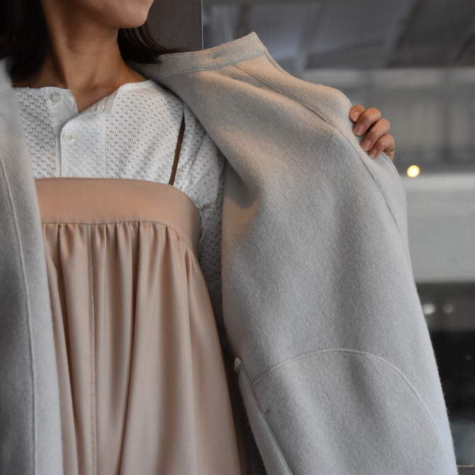 TENNE HANDCRAFTED MODERN(テン ハンドクラフテッドモダン) WOOL KNIT CAPE WITH HOOD(2)