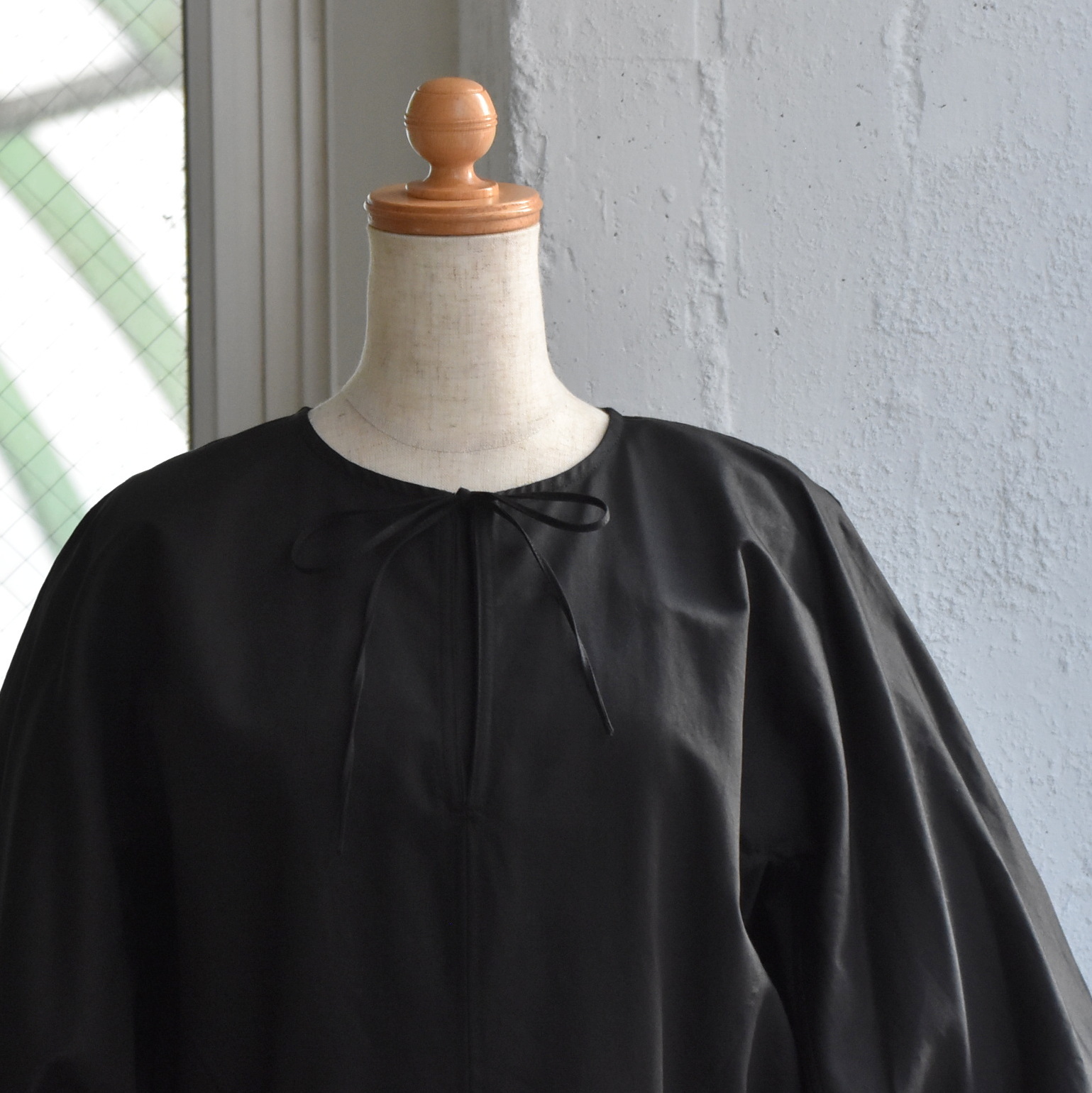 TENNE HANDCRAFTED MODERN(ƒeƒ“ ƒnƒ“ƒhƒNƒ‰ƒtƒeƒbƒhƒ‚ƒ_ƒ“) / VOLUME SLEEVE DRESS #0010-23FW-AA(6)