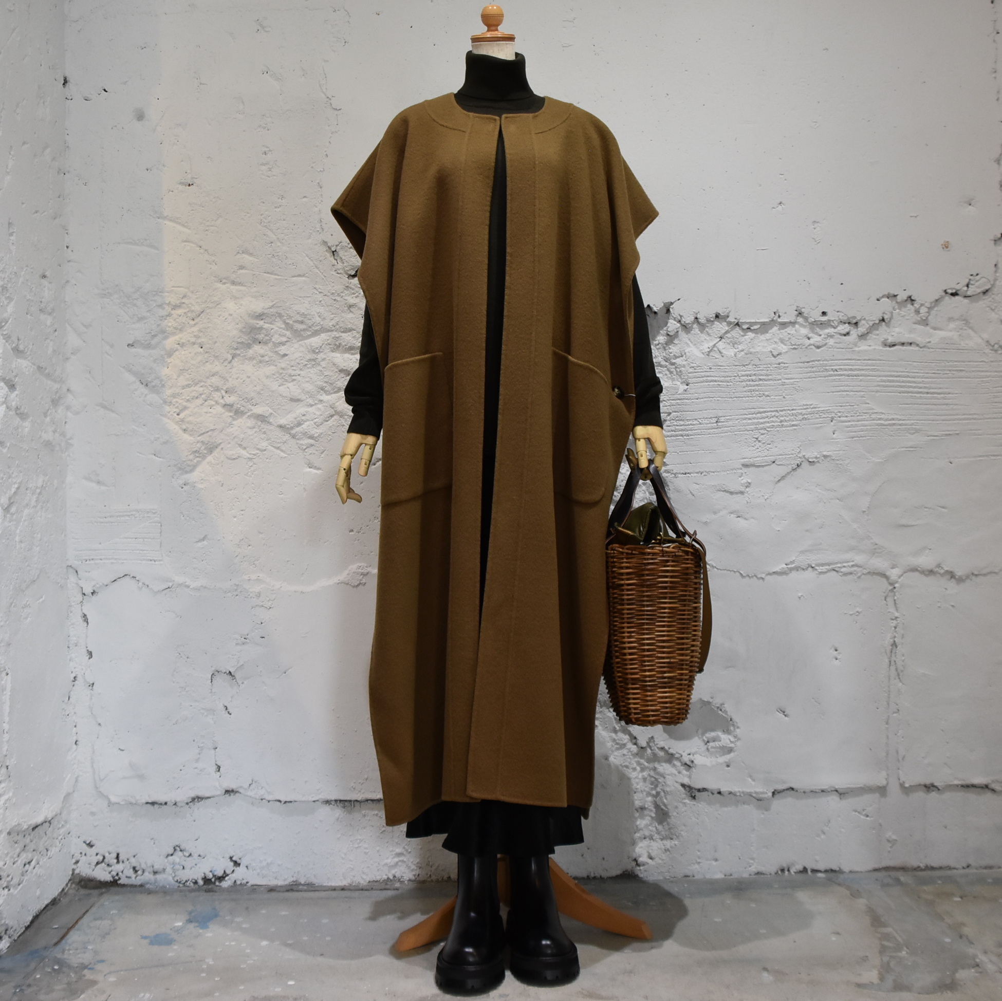 SACRA (TN) / DOUBLE FACE BEAVER GILET(8)