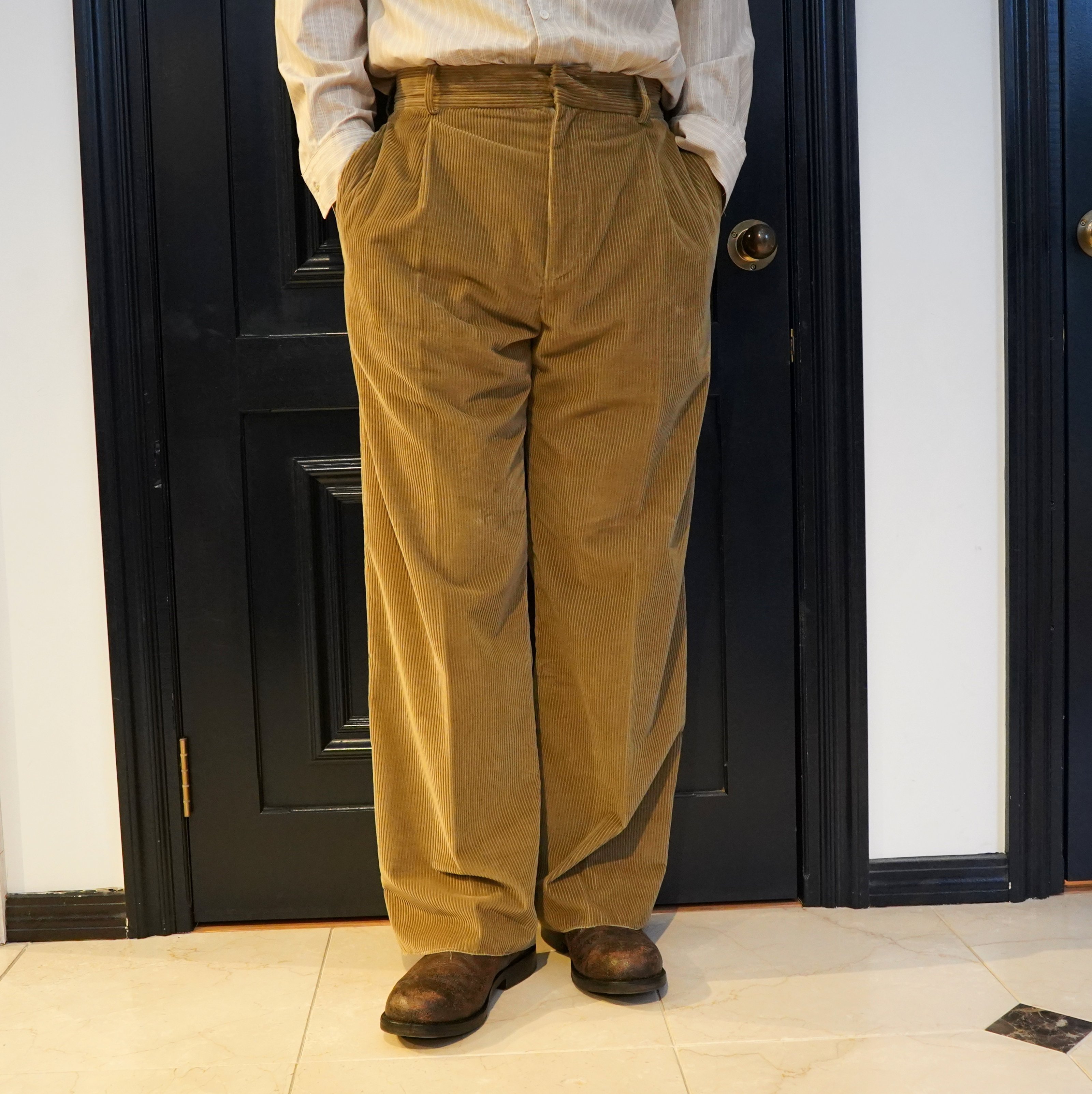 40% off sale】 Cristaseya(クリスタセヤ)/ Pleated trousers -Light khaki-  #35H-CR-LKH／acoustics Men's