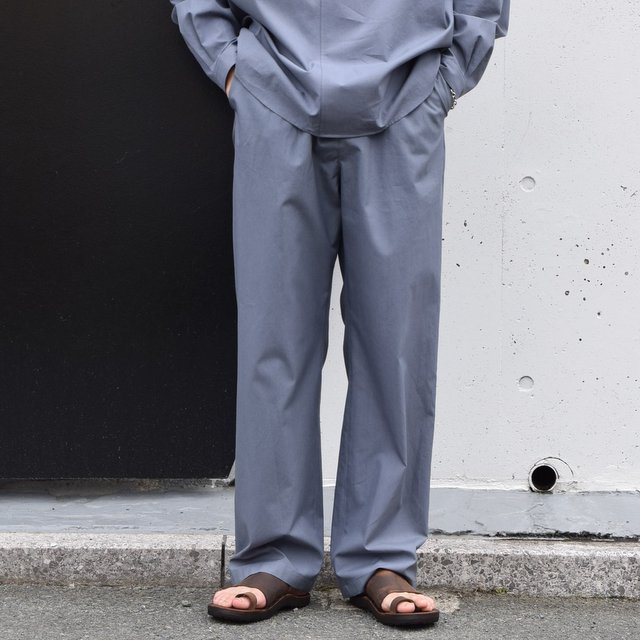 AURALEE(オーラリー)/ WASHED FINX TWILL EASY WIDE PANTS