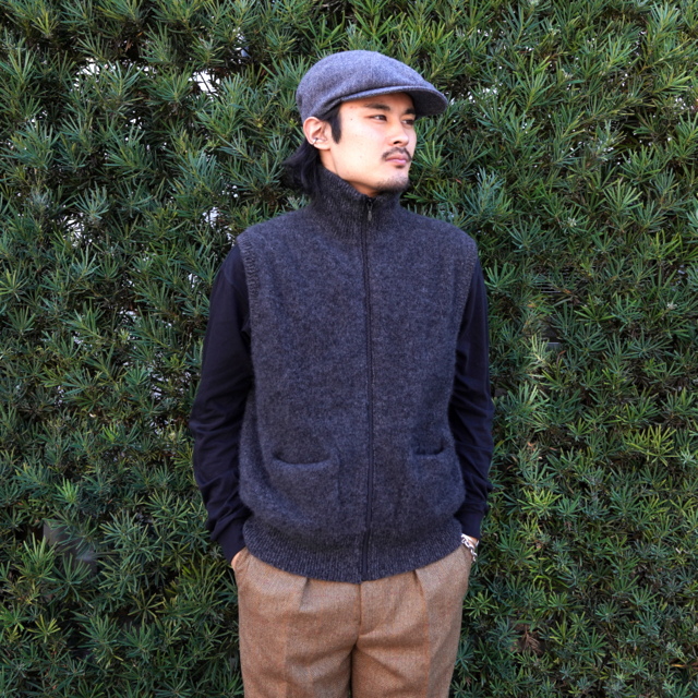「23AW」MAATEE&SONS(マーティーアンドサンズ)/ CASHEMERE 強圧縮 JIP VEST -CHARCOAL、NAVY、NATURAL BROWN- #MT3303-0108(1)