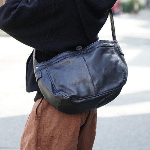 y25AWzCCU(V[V[[)/ NEWS PAPER BAG M -BLACK- #BG-27-C-COW(1)