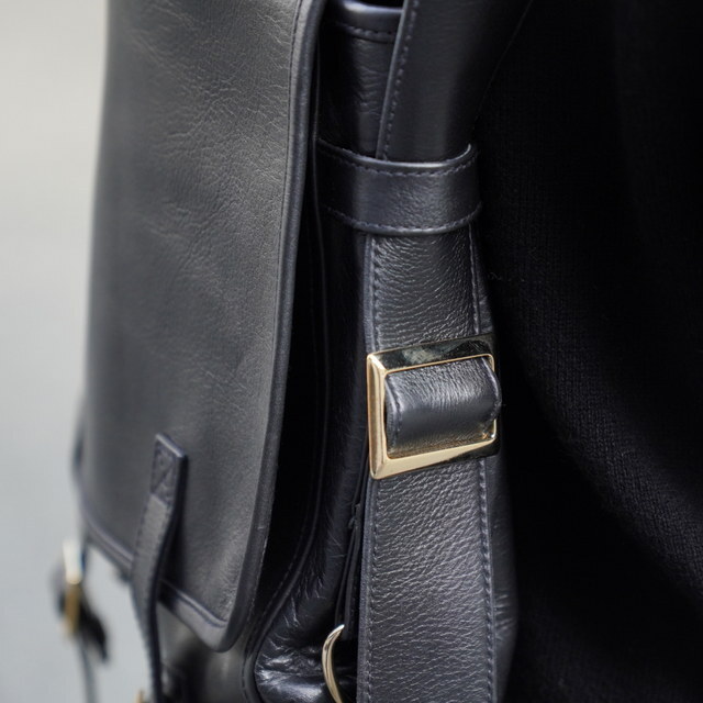 y25AWzCCU(V[V[[)/ FLAP SHOULDER BAG M -BLACK- #BG-30-C-COW-4(2)