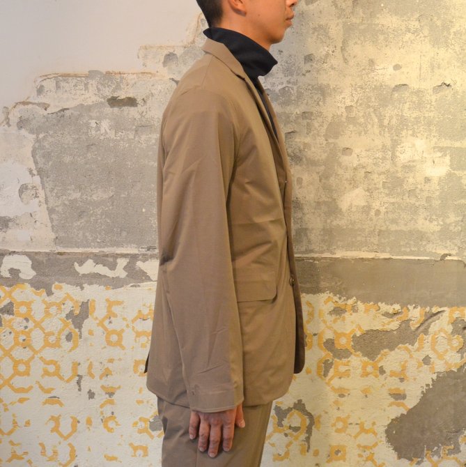 DESCENTE PAUSE PACKABLEJACKET AURALEEカーキ-