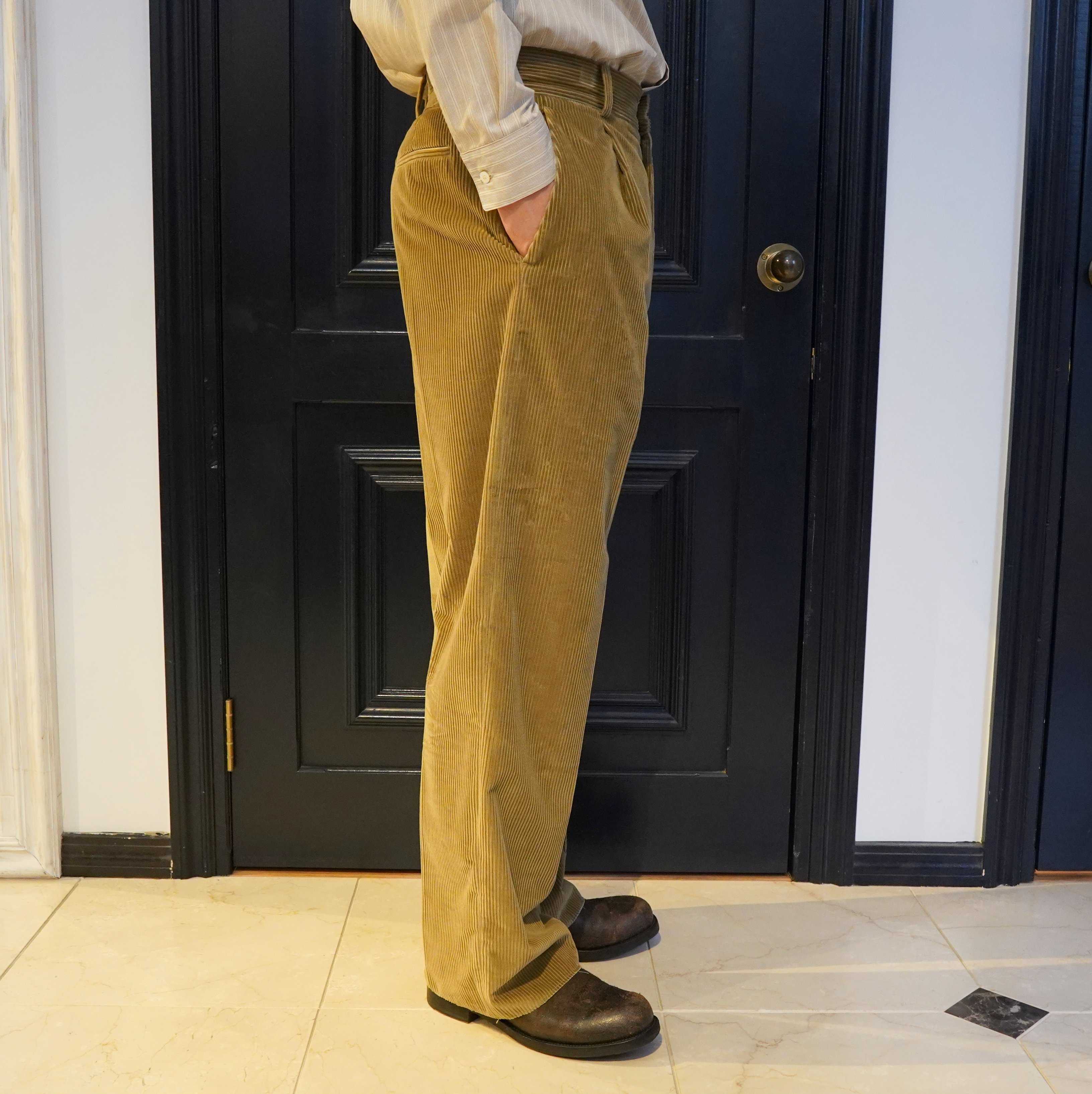 40% off sale】 Cristaseya(クリスタセヤ)/ Pleated trousers -Light 