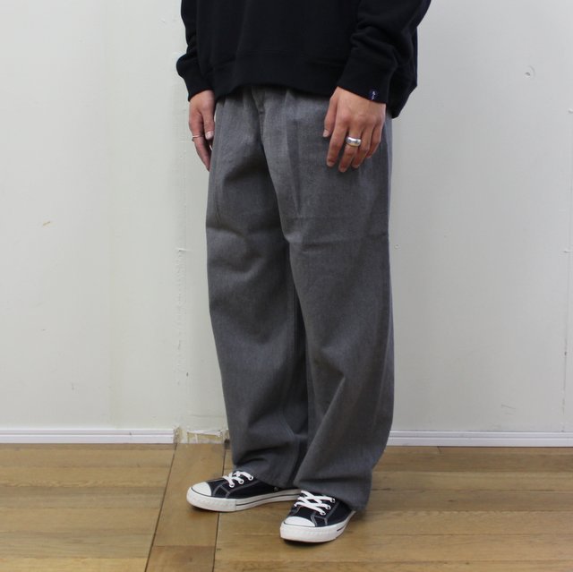 Colorfast denim two tuck tapered pants参考になれば幸いです