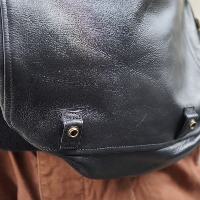 y25AWzCCU(V[V[[)/ FLAP SHOULDER BAG M -BLACK- #BG-30-C-COW-4(3)