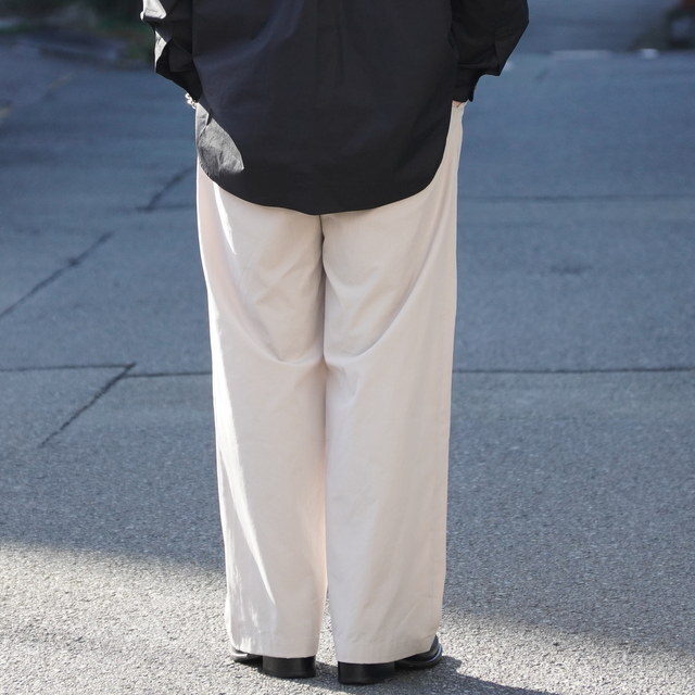  �y26SS�zYOKE(���[�N)/ 1 PLEATED WIDE TAPERED TROUSERS -OFF BEIGE- #YK26SS01168P(3)