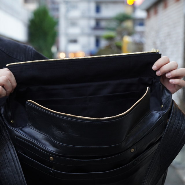 �y25AW�zCCU(�V�[�V�[���[)/ NEW NEWSPAPER BAG M -BLACK- #BG-41-C-COW-5(5)