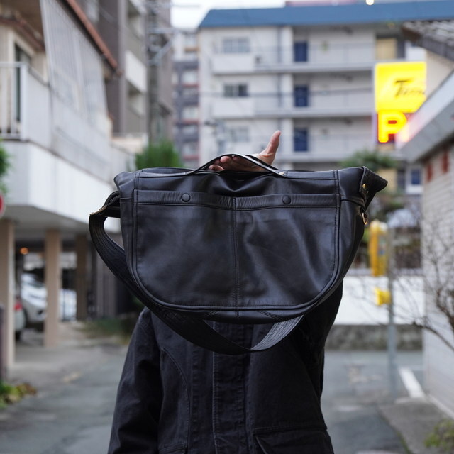 �y25AW�zCCU(�V�[�V�[���[)/ NEW NEWSPAPER BAG M -BLACK- #BG-41-C-COW-5(7)