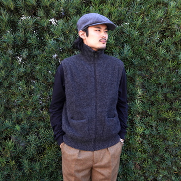 「23AW」MAATEE&SONS(マーティーアンドサンズ)/ CASHEMERE 強圧縮 JIP VEST -CHARCOAL、NAVY、NATURAL BROWN- #MT3303-0108