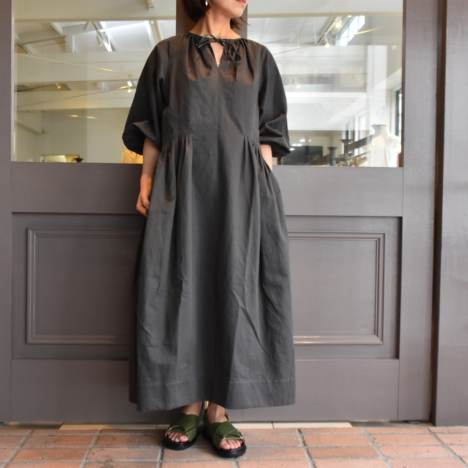 TENNE HANDCRAFTED MODERN(テン ハンドクラフテッドモダン) ROUND TUCK ONE-PIECE #0020