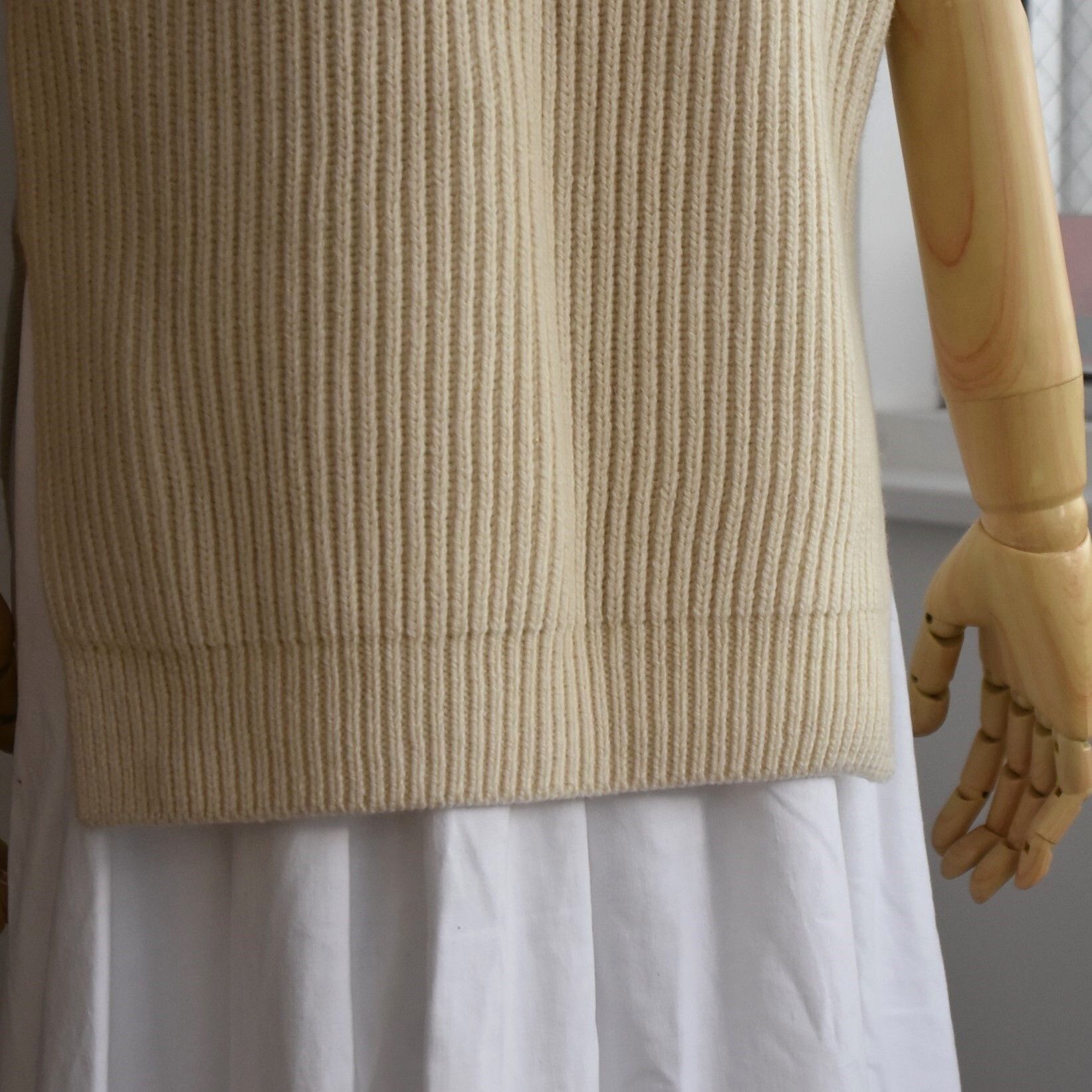 Whiteread (zCg[h) / SHORT KNITTED VESTy3FWJz#WR076-AA(10)