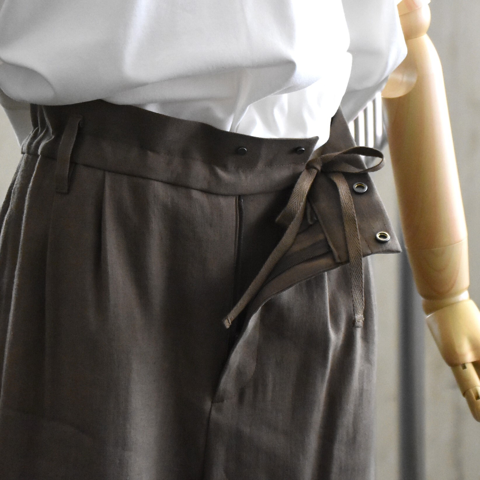 SACRA (�T�N��) / LINEN WOOL GABARDINE HALF PANTS�y2�F�W�J�z #126101112-AA(10)