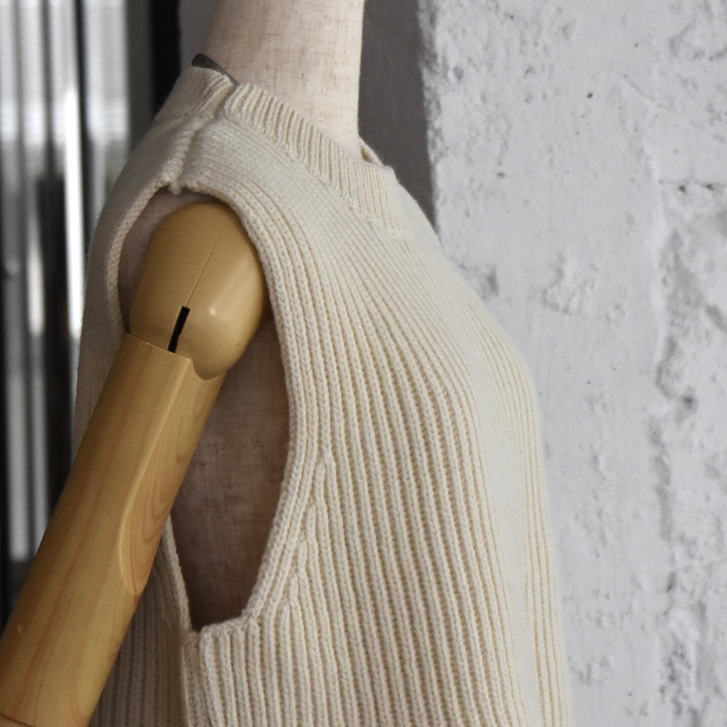 Whiteread (zCg[h) / SHORT KNITTED VESTy3FWJz#WR076-AA(12)