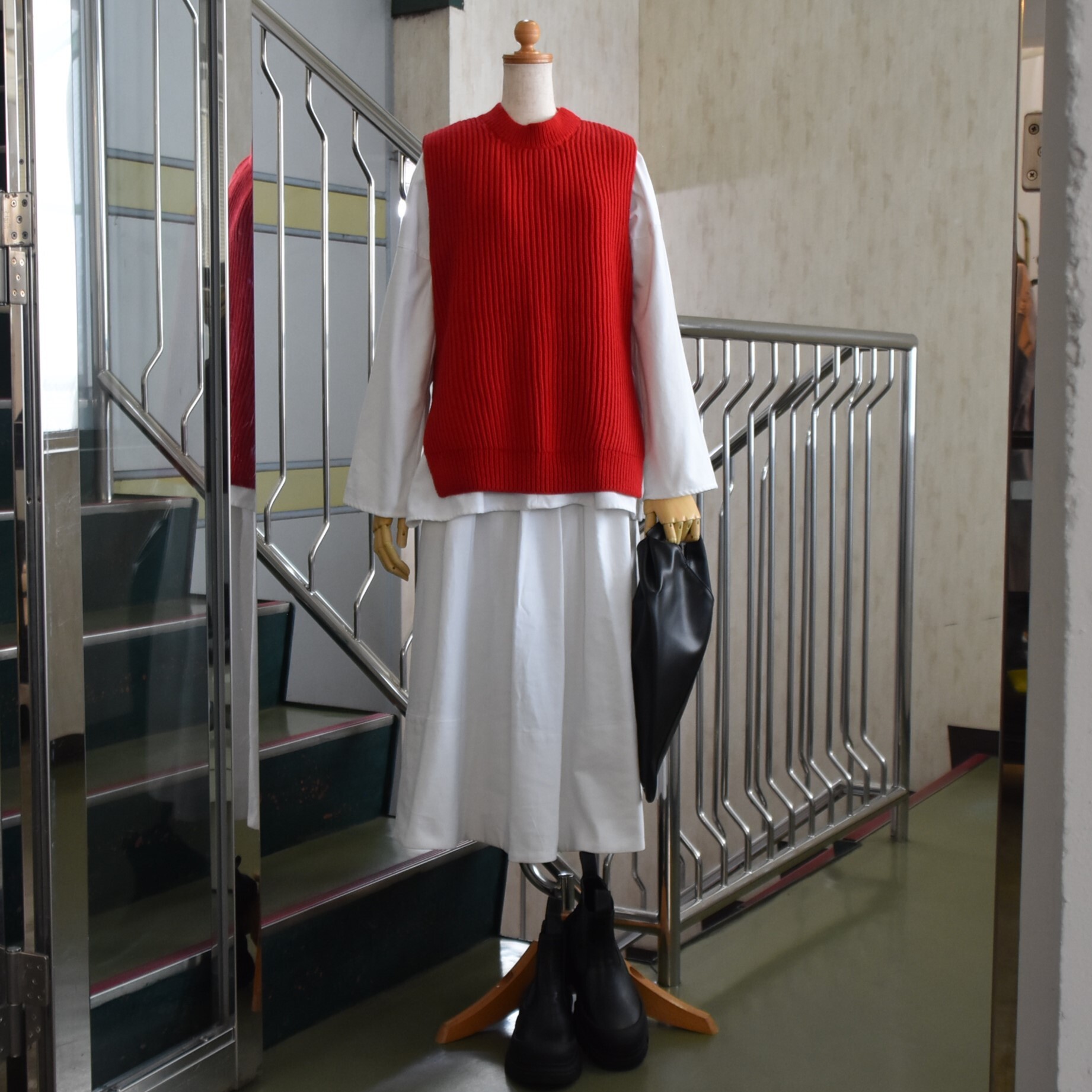 Whiteread (zCg[h) / SHORT KNITTED VESTy3FWJz#WR076-AA(15)