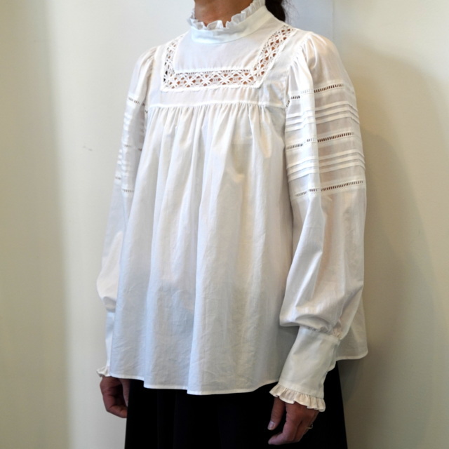 Bilitis dix-sept ans(ビリティス・ディセッタン)STAND COLLAR BLOUSE