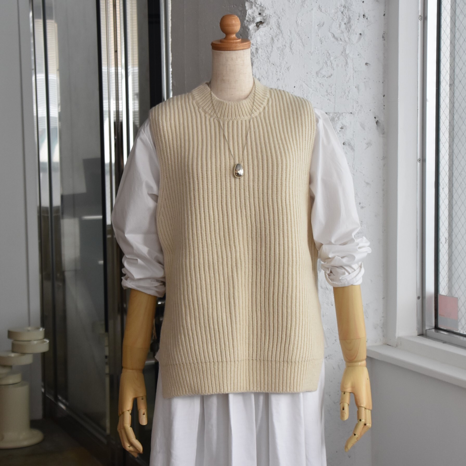 Whiteread (zCg[h) / SHORT KNITTED VESTy3FWJz#WR076-AA(1)