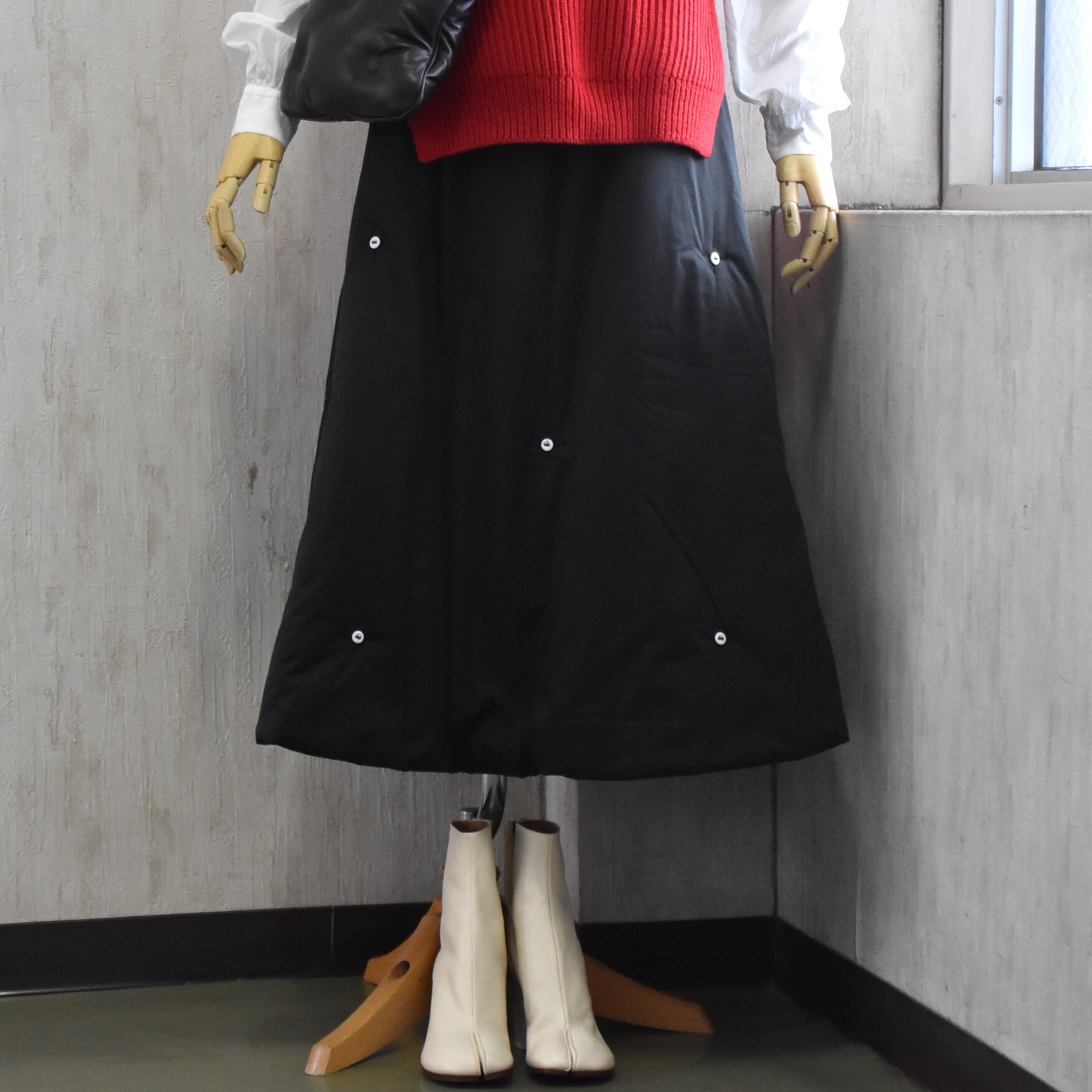 Whiteread (zCg[h) / PADDED SKIRT #WR070-AA(1)