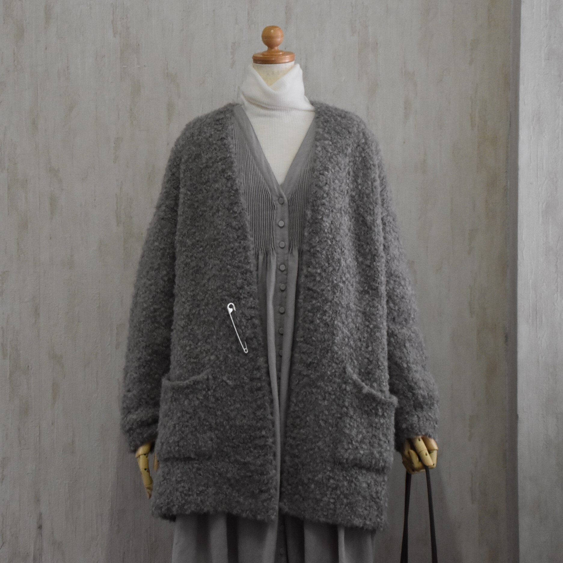 maison de soil(]h\C) / BOUCLE V-NECK CARDIGAN WITH PIN #CNMDS2051A-AA(1)