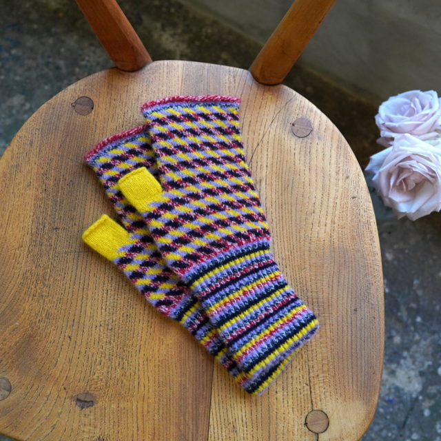 hikaru noguchi(qJ mO`) DIAGONAL MOSAIC STRIPE OPEN MITTENS #DIAGONAL(2)