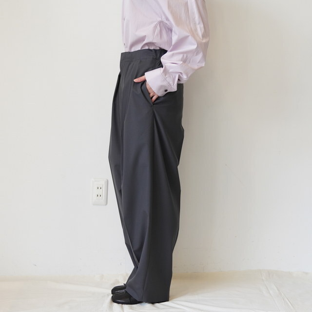 BOWTE(�o�E�g) EXTRA WORSTED TOROPOCAL TUCKED RELAX WIDE PANTS #261-04-0002(4)