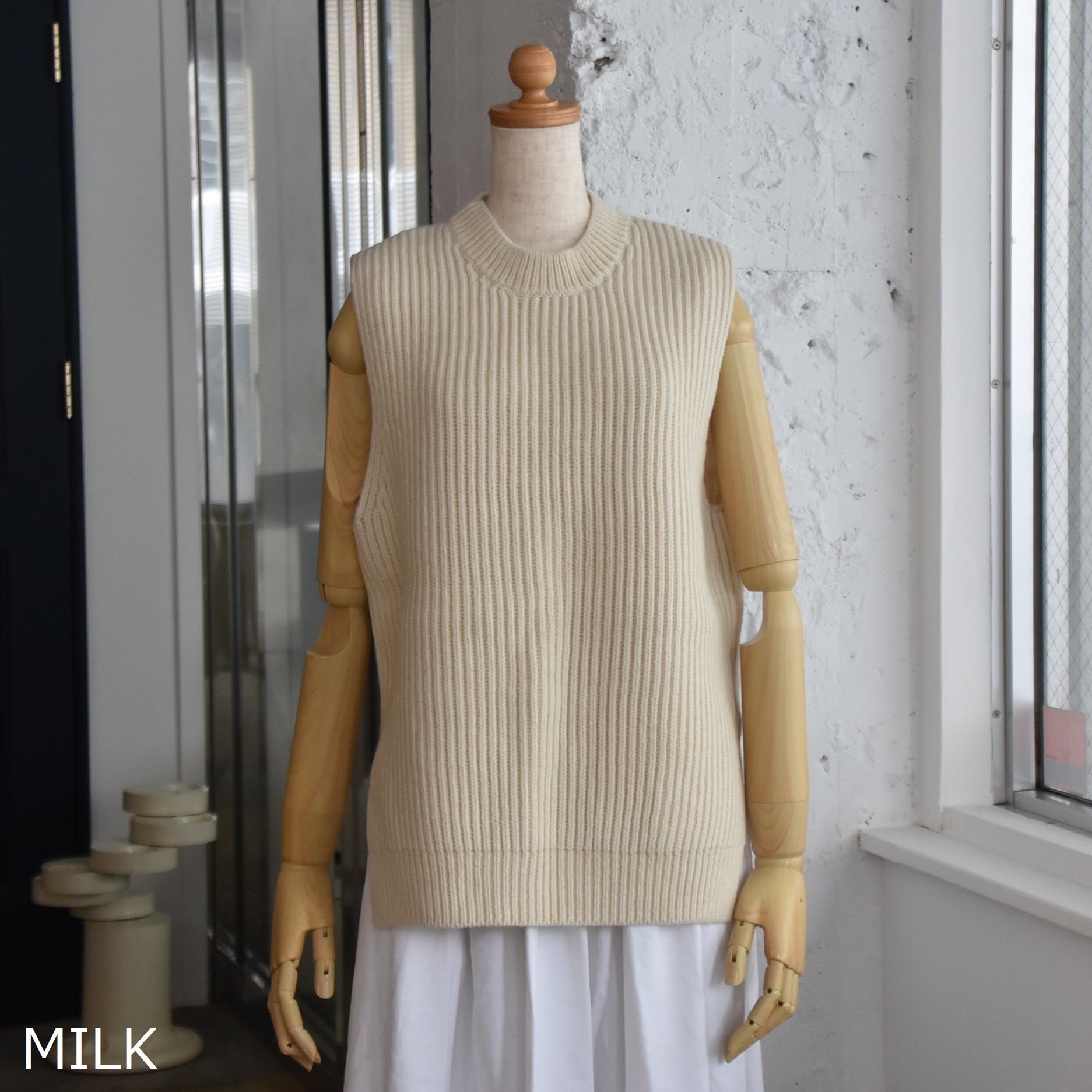 Whiteread (zCg[h) / SHORT KNITTED VESTy3FWJz#WR076-AA(6)