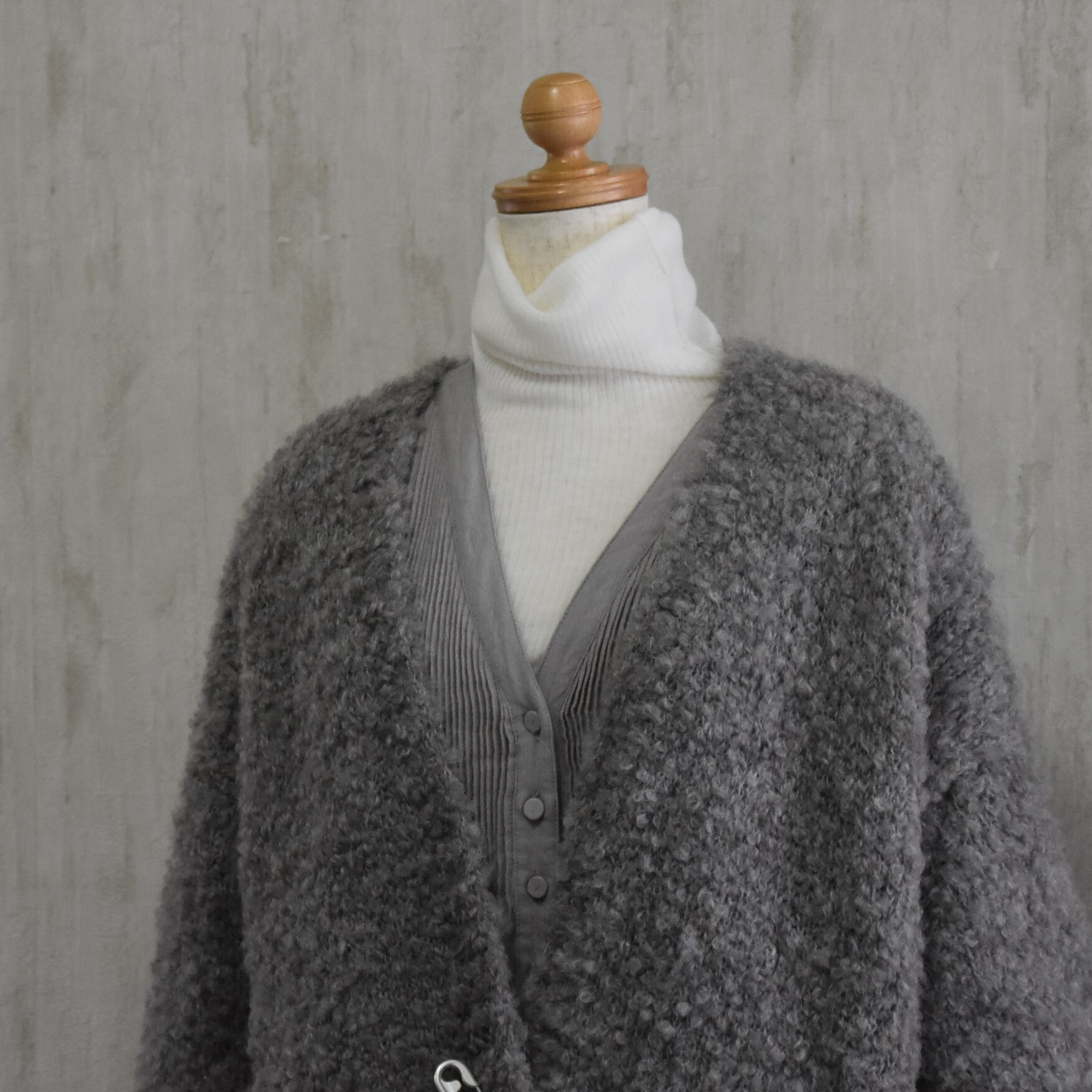 maison de soil(]h\C) / BOUCLE V-NECK CARDIGAN WITH PIN #CNMDS2051A-AA(6)