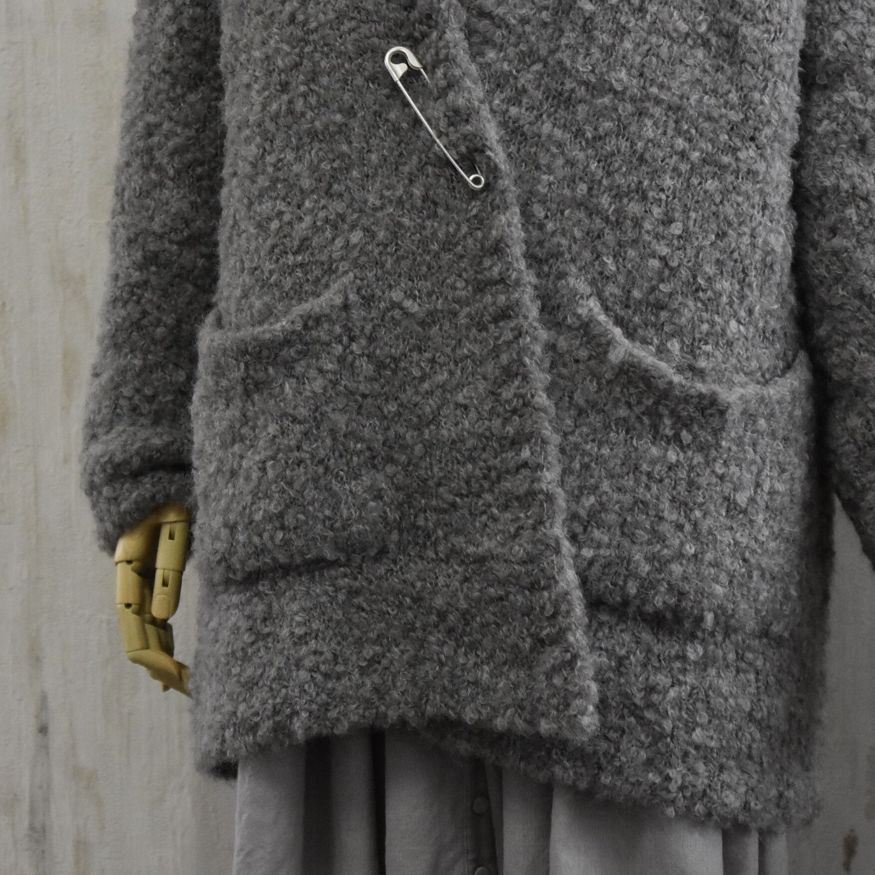 maison de soil(]h\C) / BOUCLE V-NECK CARDIGAN WITH PIN #CNMDS2051A-AA(7)