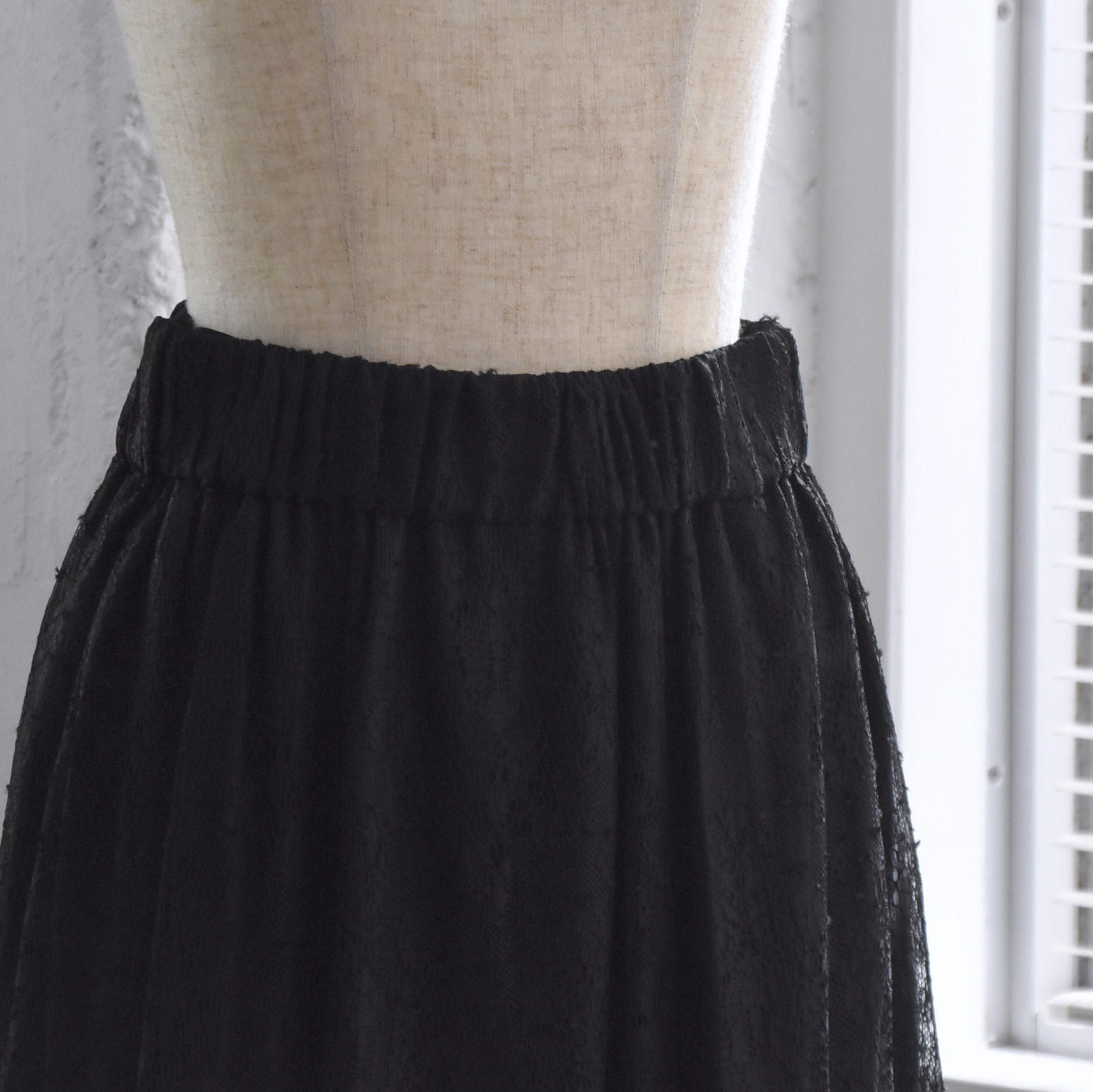 SACRA (TN) / CHANTILLY LACE SKIRT #124524121-AA(8)