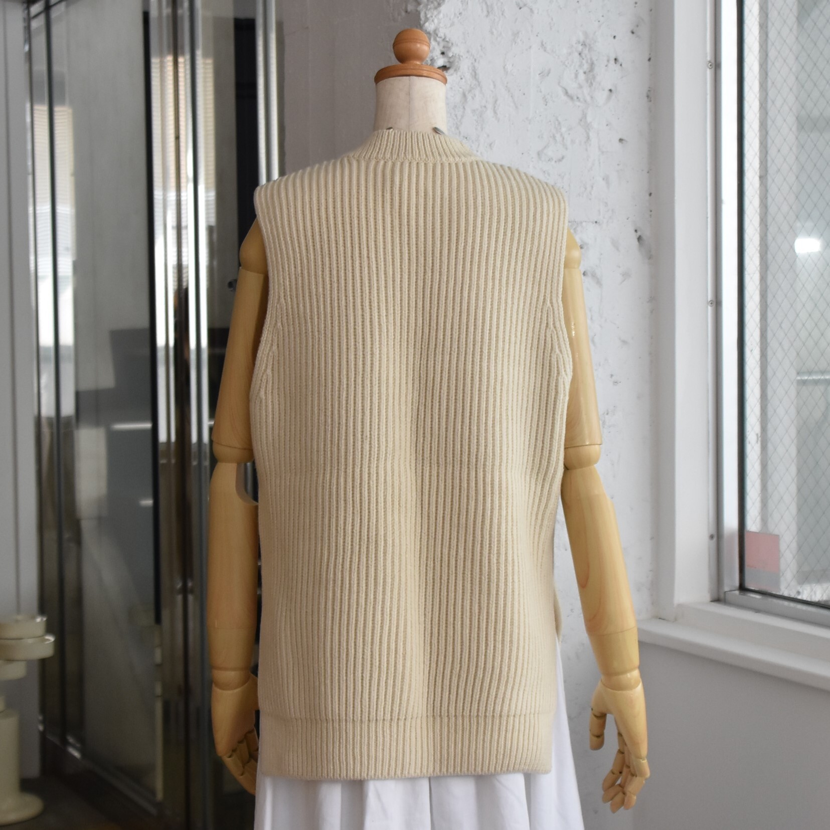 Whiteread (zCg[h) / SHORT KNITTED VESTy3FWJz#WR076-AA(8)