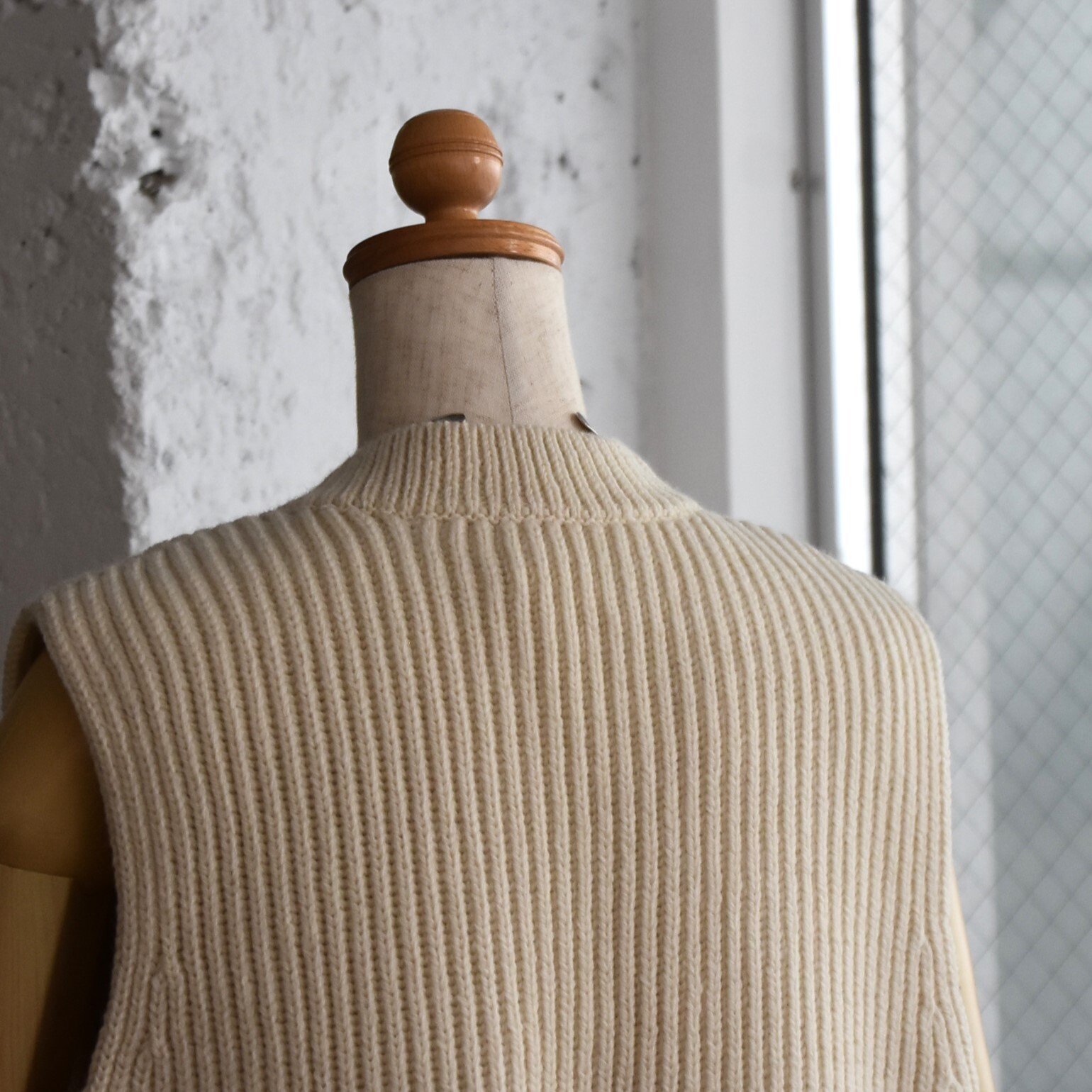 Whiteread (zCg[h) / SHORT KNITTED VESTy3FWJz#WR076-AA(9)