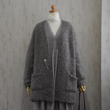 maison de soil(]h\C) / BOUCLE V-NECK CARDIGAN WITH PIN #CNMDS2051A-AA